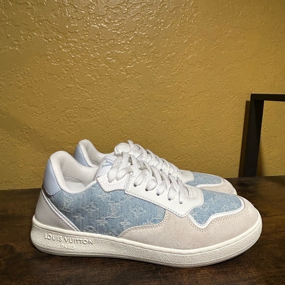 White and Blue Retro-Inspired Sneakers - Picture 3 of 8
